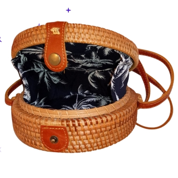 Handwoven Round Rattan Wicker Crossbody Boho Bag - Picture 3 of 5